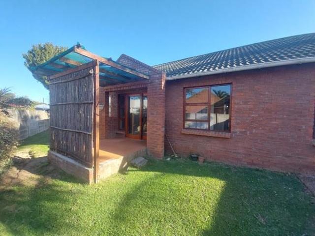 Townhouse for rent in Nelson Mandela Bay Ward 18, Nelson Mandela Bay Metropolitan Municipality