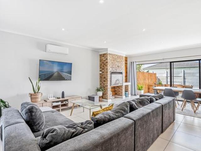 Townhouse for sale in Port Elizabeth, Eastern Cape
