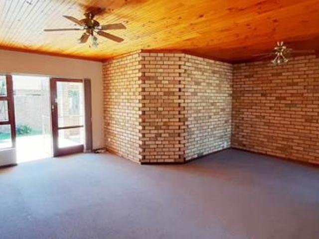 Townhouse for rent in Nelson Mandela Bay Ward 18, Nelson Mandela Bay Metropolitan Municipality