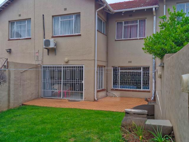 Townhouse for sale in Vosloorus, Gauteng