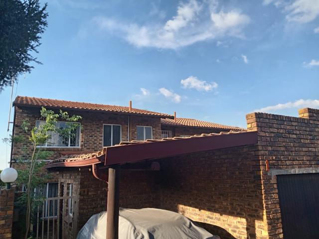 Townhouse for rent in Vosloorus, Gauteng