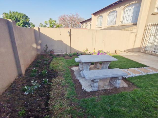 Townhouse for sale in Vosloorus, Gauteng