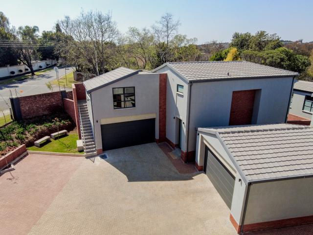 Townhouse for sale in Waterkloof, Gauteng
