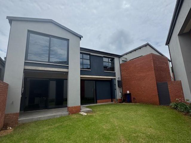 Townhouse for rent in Waterkloof, Gauteng