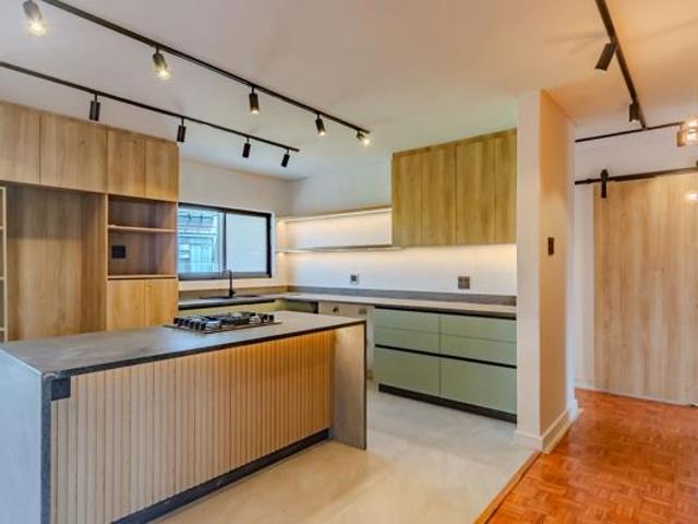 Townhouse for rent in Waterkloof, Gauteng