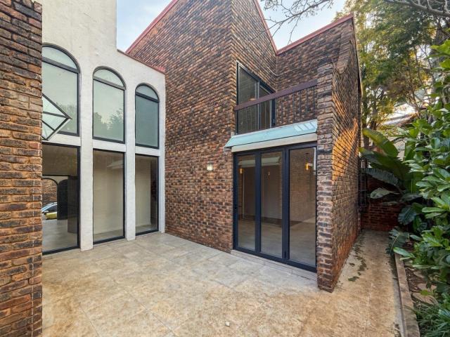 Townhouse for rent in Waterkloof, Gauteng
