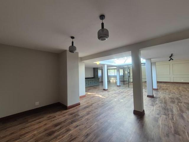 Townhouse for rent in Waterkloof, Gauteng
