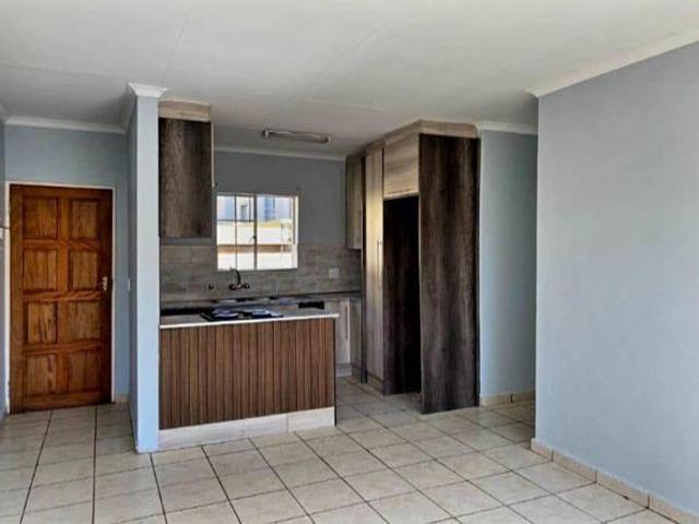 Townhouse for rent in Waterkloof, Gauteng
