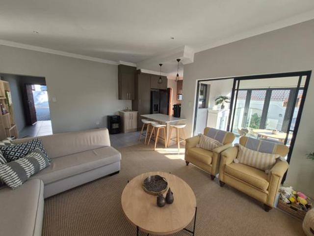 Townhouse for rent in Waterkloof, Gauteng