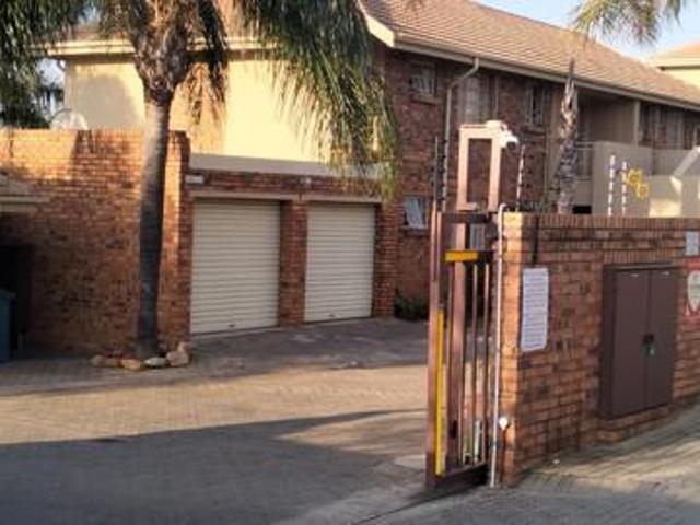 Townhouse for sale in Waterkloof, Gauteng