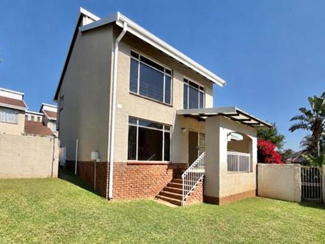 Townhouse for rent in Waterkloof, Gauteng