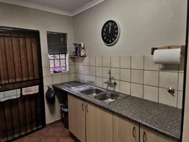 Townhouse for rent in Waterkloof, Gauteng