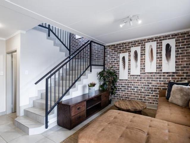 Townhouse for rent in Waterkloof, Gauteng