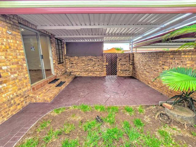Townhouse for sale in Waterkloof, Gauteng
