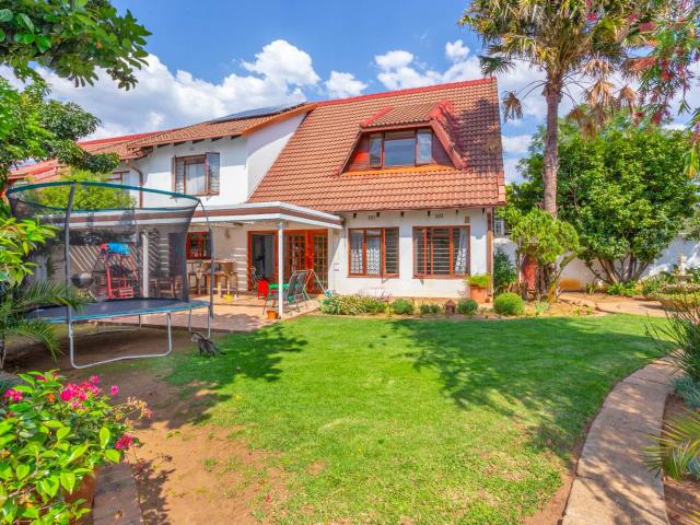 Townhouse for rent in Sandton, Gauteng