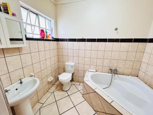Townhouse for sale in Louis Trichardt, Makhado Local Municipality