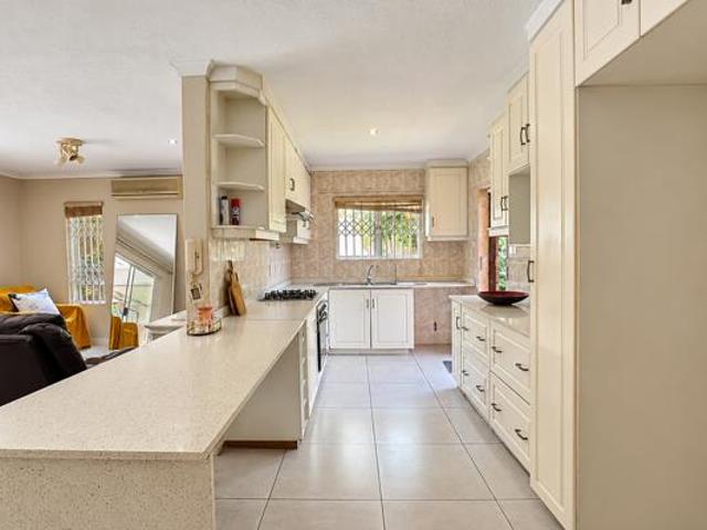 Townhouse for sale in Margate, Hibiscus Coast Local Municipality