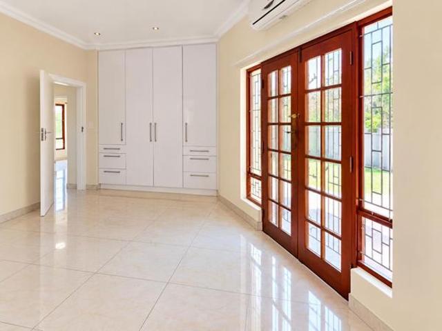 Townhouse for sale in Margate, Hibiscus Coast Local Municipality