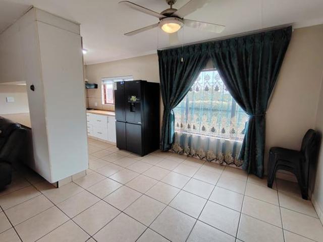Townhouse for sale in Margate, Hibiscus Coast Local Municipality