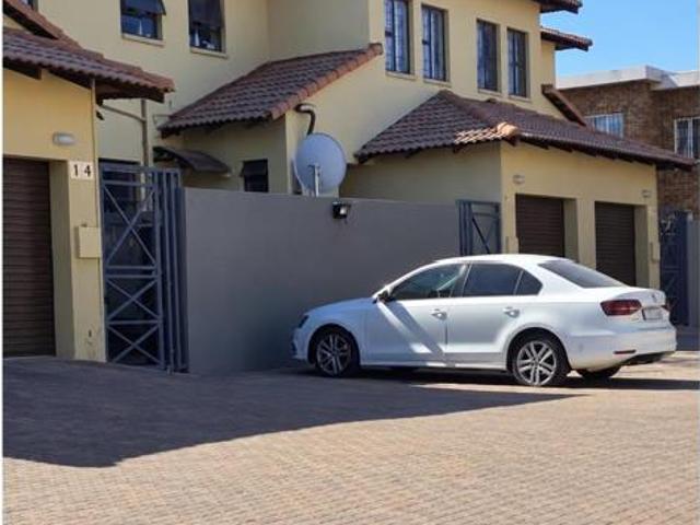 Townhouse for rent in Jansenpark, City of Ekurhuleni Metropolitan Municipality