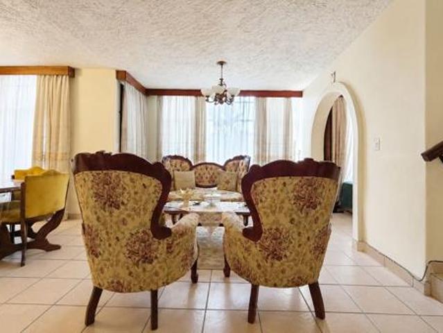 Townhouse for rent in Waterkloof, Gauteng