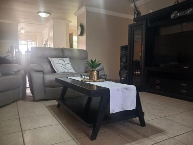 Townhouse for sale in Dr Kenneth Kaunda, North West