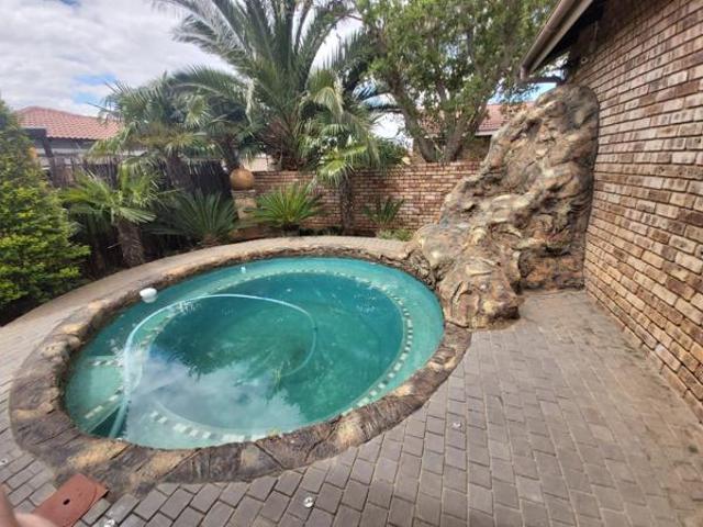 Townhouse for sale in Dr Kenneth Kaunda, North West