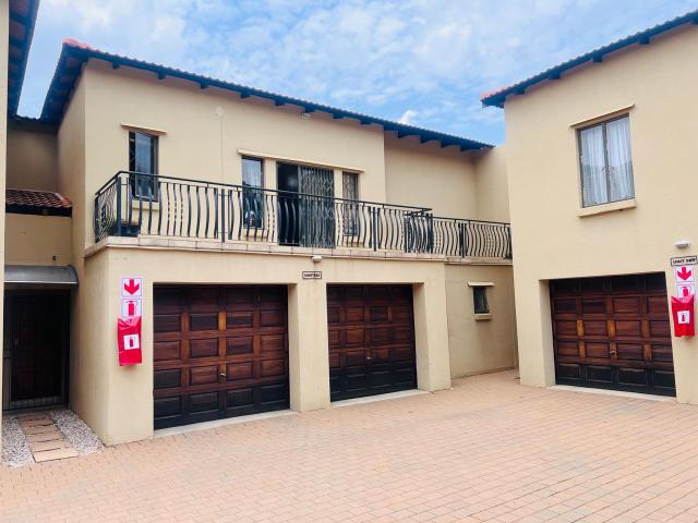 Townhouse for sale in Hartbeespoort Dam Nature Reserve, North West