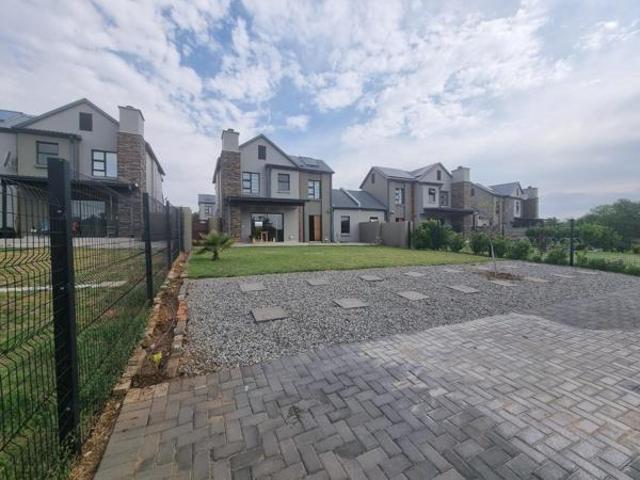 Townhouse for rent in North West