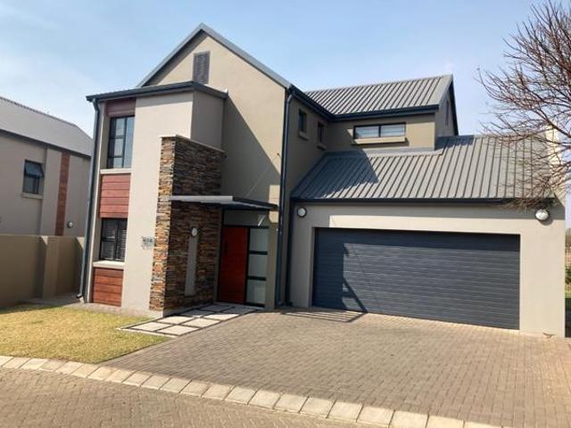 Townhouse for rent in North West