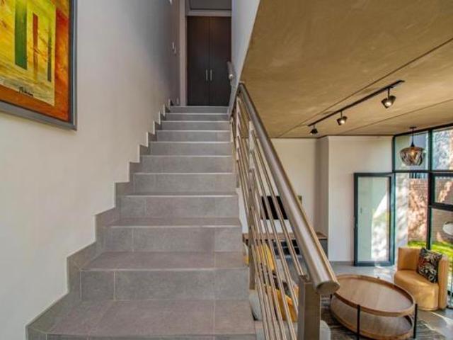 Townhouse for rent in Waterkloof, Gauteng