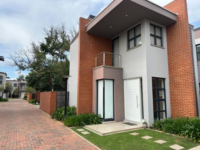 Townhouse for rent in Waterkloof, Gauteng