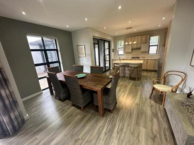Townhouse for rent in Waterkloof, Gauteng