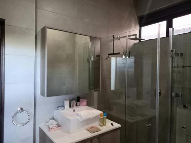 Townhouse for rent in Waterkloof, Gauteng