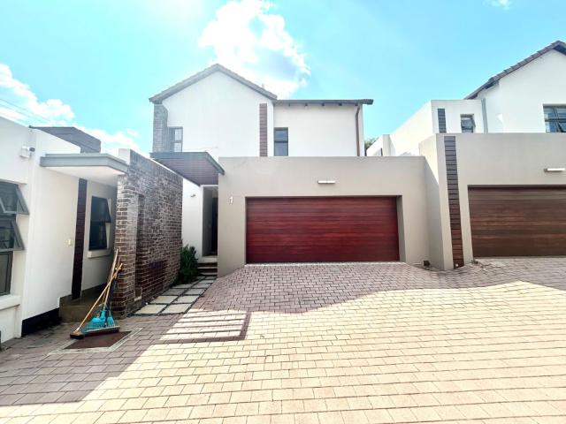 Townhouse for rent in Waterkloof, Gauteng