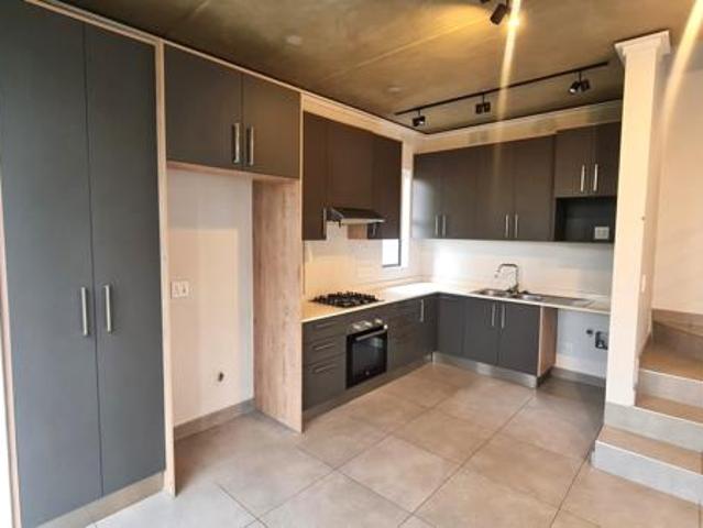 Townhouse for rent in Waterkloof, Gauteng