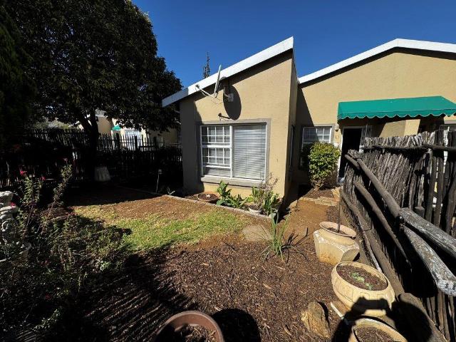 Townhouse for sale in Alberton, Meyersdal