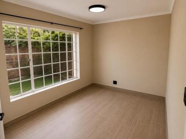 Townhouse for rent in Waterkloof, Gauteng
