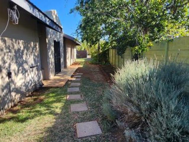 Townhouse for rent in Upington, ǁKhara Hais Local Municipality