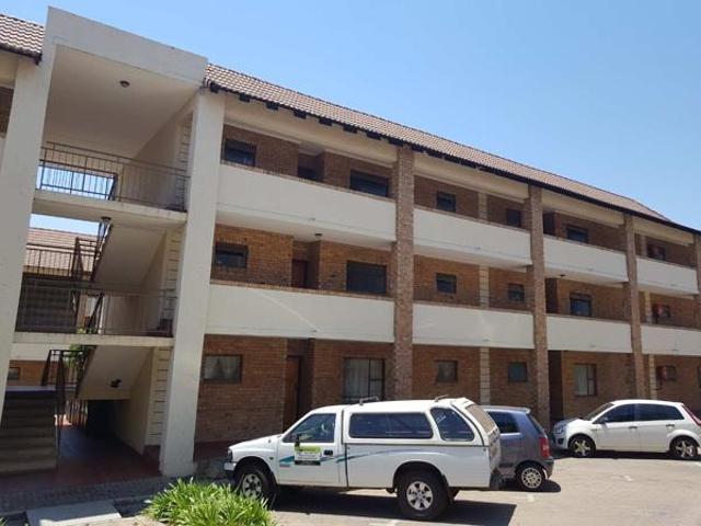 Townhouse for rent in Vosloorus, Gauteng