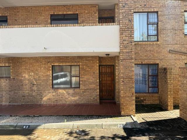 Townhouse for rent in Vosloorus, Gauteng