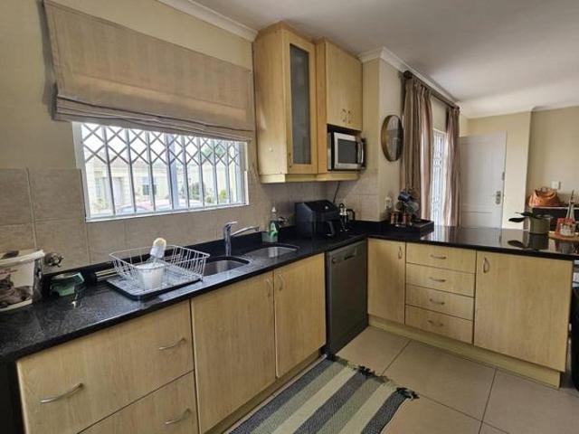 Townhouse for rent in Cape Town, City of Cape Town