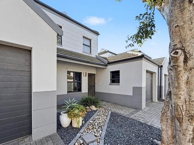 Townhouse for sale in Cape Town, Western Cape
