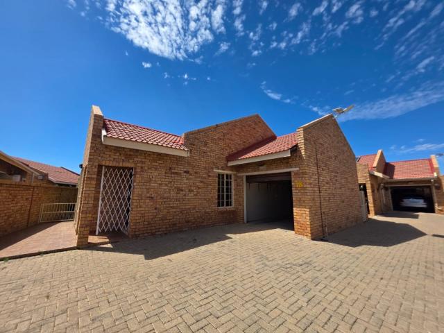 Townhouse for sale in Kimberley, Northern Cape