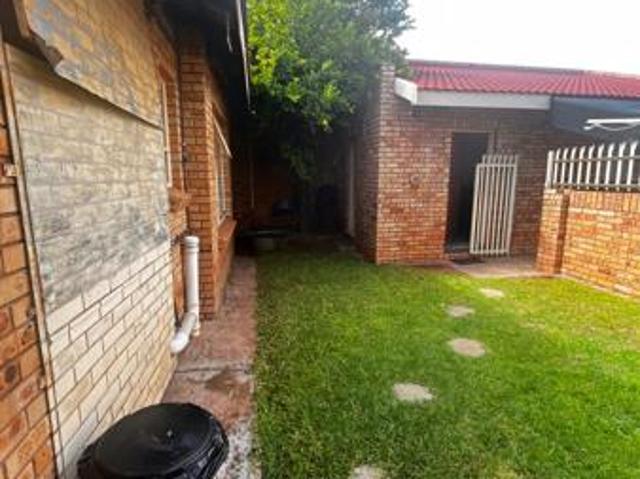 Townhouse for sale in Frances Baard, Northern Cape