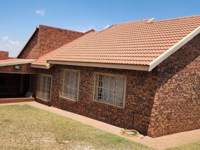 Townhouse for sale in eMalahleni, Emalahleni Local Municipality