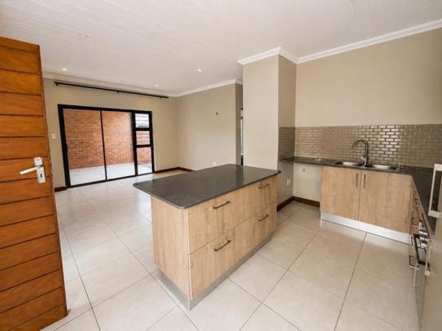 Townhouse for rent in Waterkloof, Gauteng