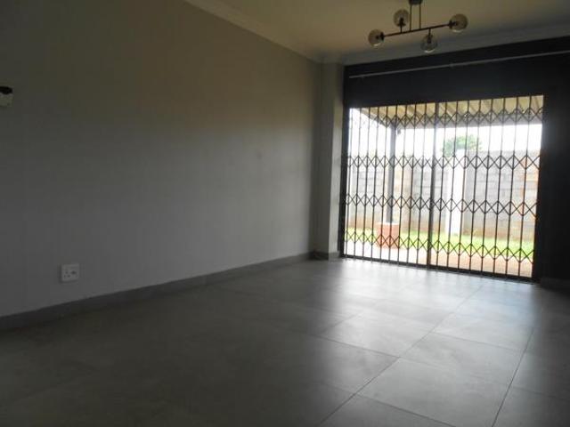 Townhouse for rent in Waterkloof, Gauteng