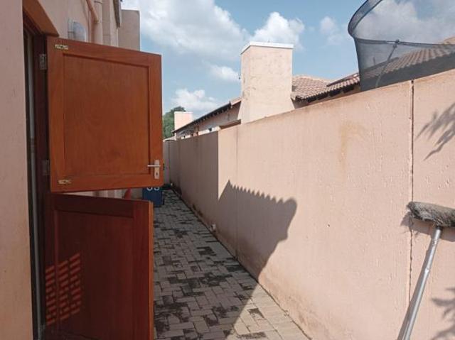 Townhouse for rent in Waterkloof, Gauteng