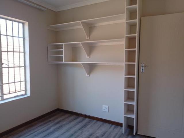 Townhouse for rent in Waterkloof, Gauteng